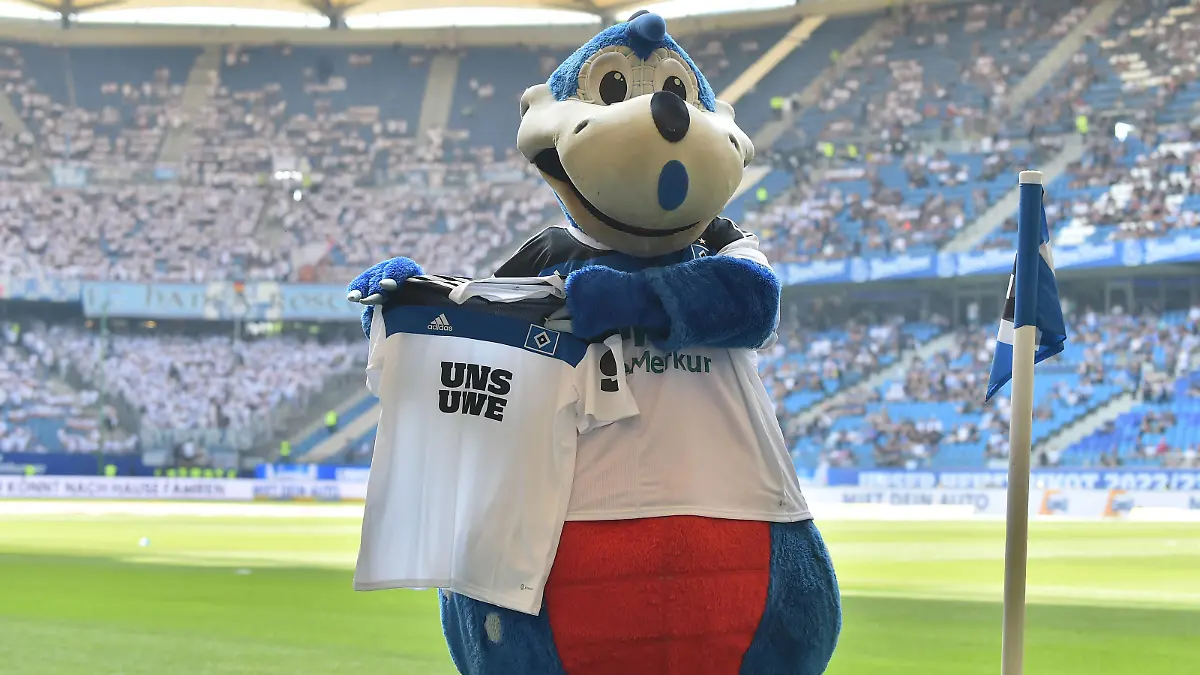 xmtx - Fußball - 2. Bundesliga - 02. Spieltag Hamburger SV - FC Hansa Rostock am 24.07.2022 im Volksparkstadion in Hamburg. Der HSV spielt heute im Sondertrikort UNS UWE zu gedenken an Uwe Seeler *** xmtx soccer 2 Bundesliga 02 match day Hamburger SV FC Hansa Rostock on 24 07 2022 in the Volksparkstadion in Hamburg The HSV plays today in special trikort UNS UWE to commemorate Uwe Seeler MT