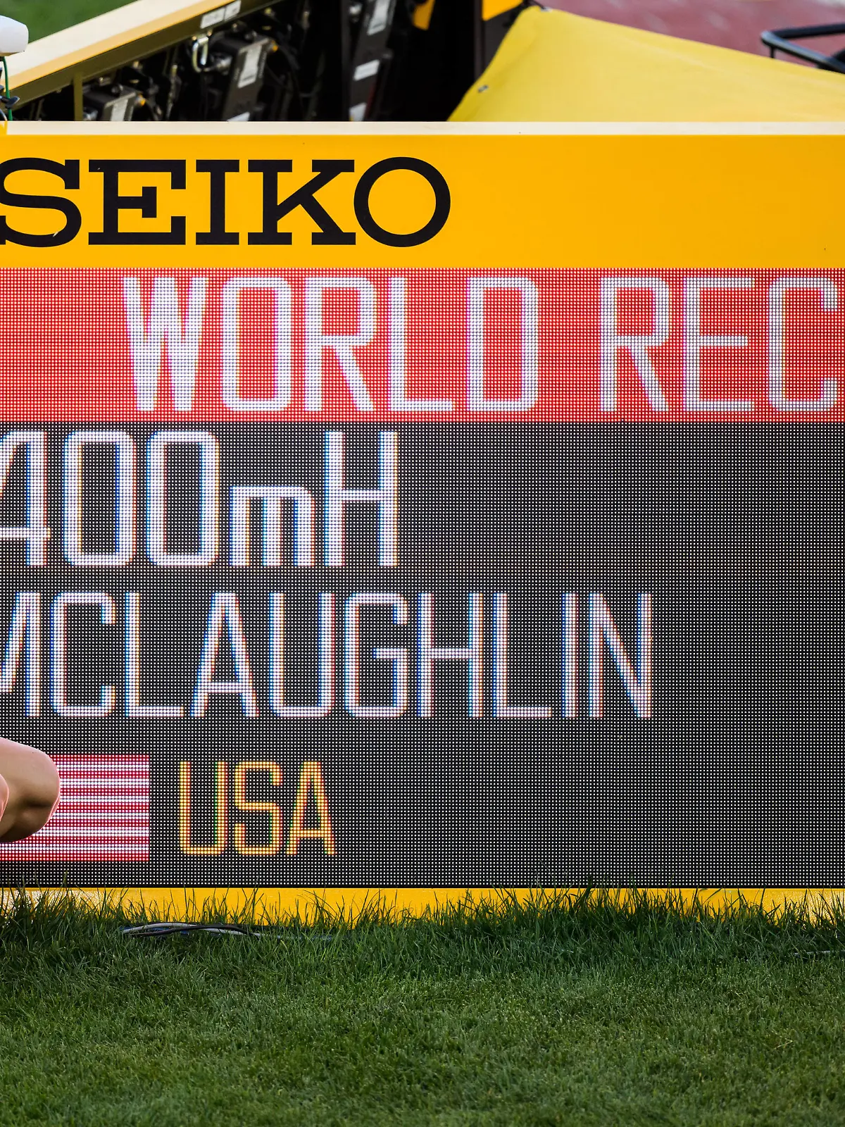  220722 Sydney McLaughlin of USA celebrates after winning womens 400 meters hurdles final and breaking the world record during day 8 of the 2022 World Athletics Championships on July 22, 2022 in Eugene. Photo: Joel Marklund / BILDBYRAN / kod JM / JM0336 bbeng friidrott athletics friidrett 2022 world athletics championships world athletics championships oregon22 friidrotts-vm friidretts-vm vm dam final jubel *** 220722 Sydney McLaughlin of USA celebrates after winning womens 400 meters hurdles final and breaking the world record during day 8 of the 2022 World Athletics Championships on July 22, 2022 in Eugene Photo Joel Marklund BILDBYRAN kod JM JM0336 bbeng friidrott athletics friidrett 2022 world athletics championships world athletics championships oregon22 friidrotts vm friidretts vm vm dam final jubel, PUBLICATIONxNOTxINxSWExNORxAUT Copyright: JOELxMARKLUND BB220722JM026 