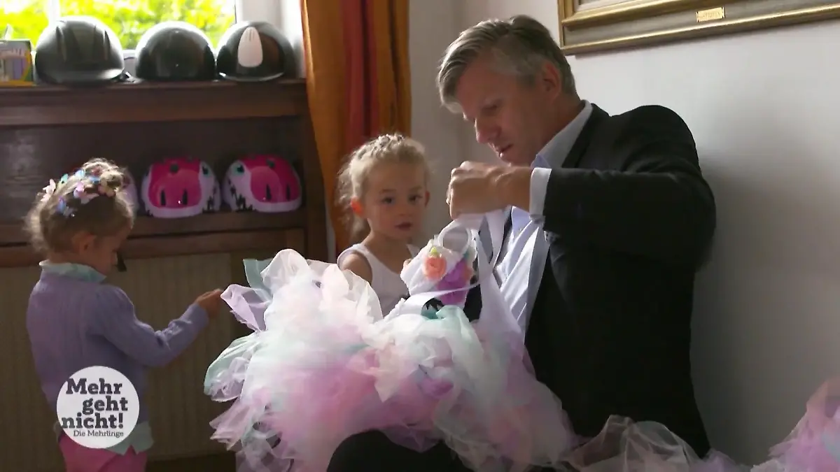 Papa Christoph übernimmt heute das Styling der Drillinge Shotting-Tag