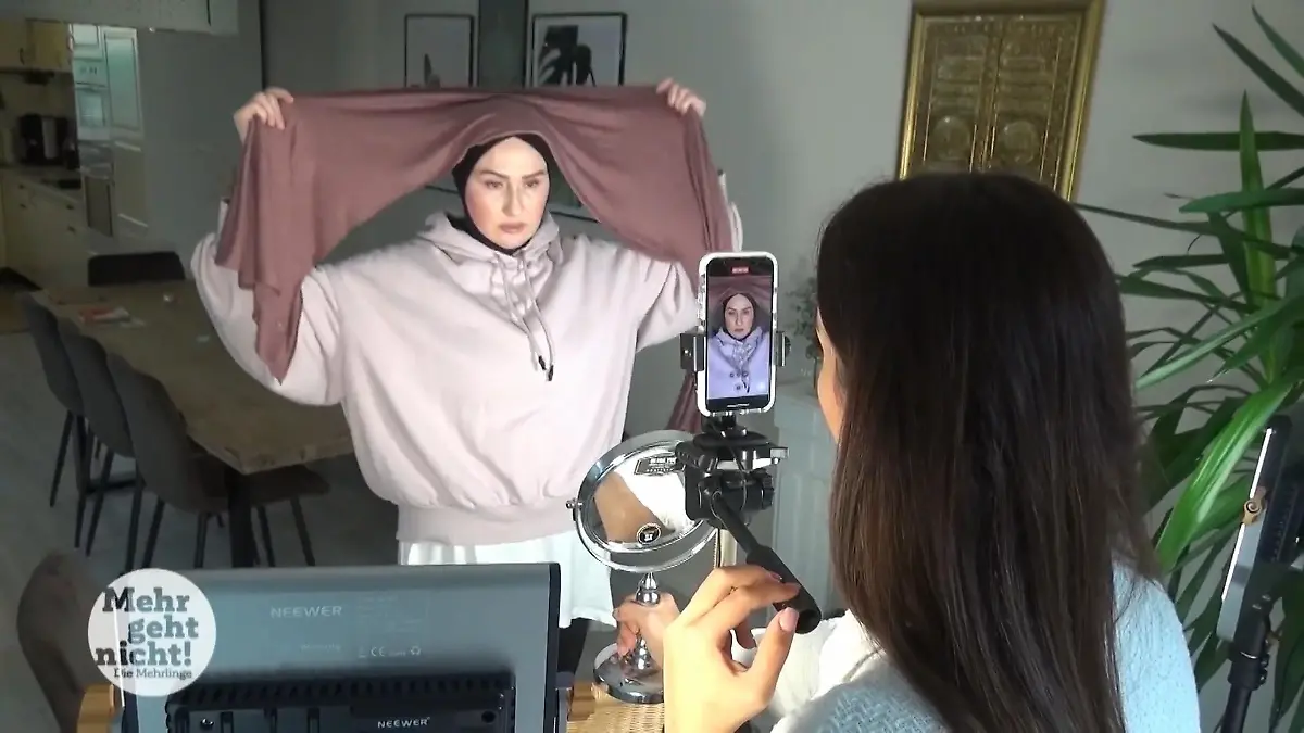 Roksana verdient den Unterhalt mit Instagram Die Arbeit ruft