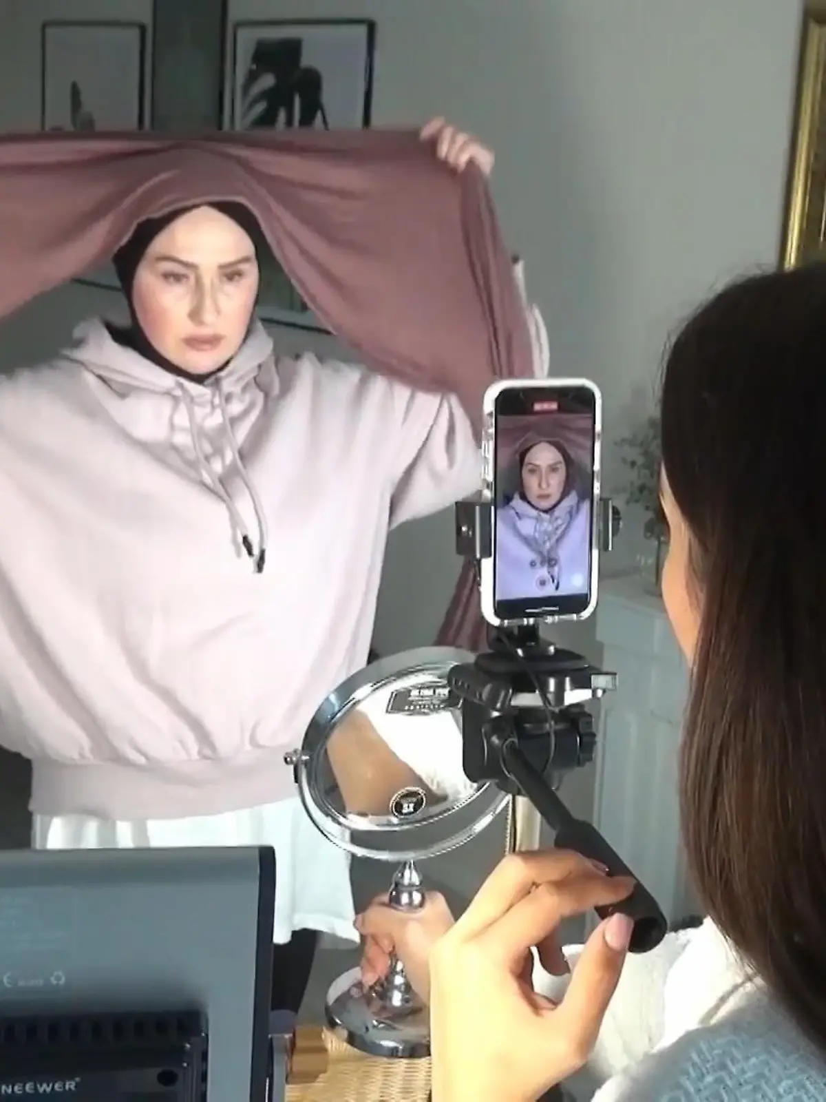 Bild zu: "Roksana verdient den Unterhalt mit Instagram"