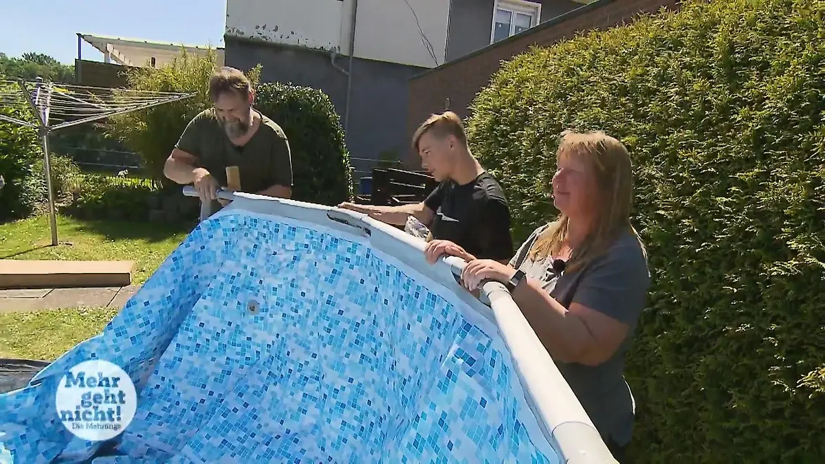 Pool statt Urlaub bei Familie Görsch Aber erstmal Aufbauarbeit