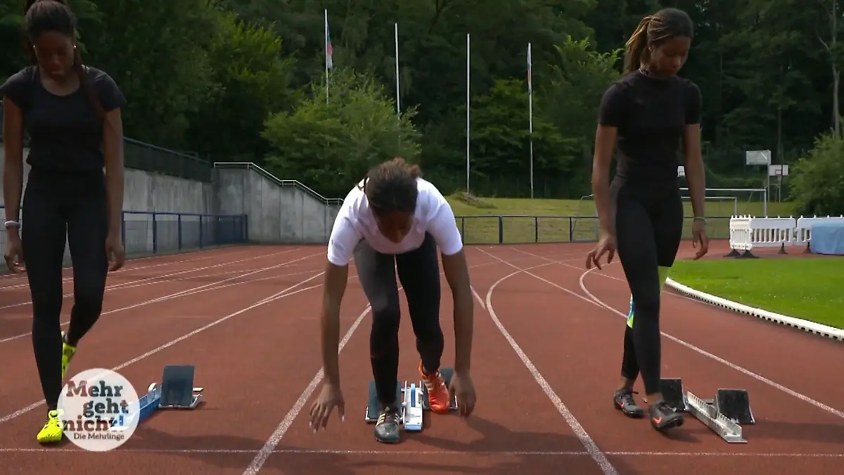 Drillinge im Wettkampfmodus Zoff beim Training