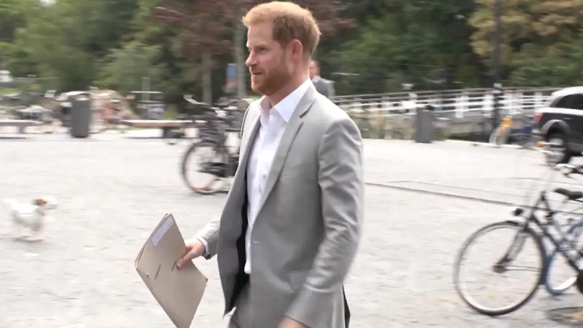 Prinz Harry verlängert Mietvertrag in England Vorsorge für Ernstfall