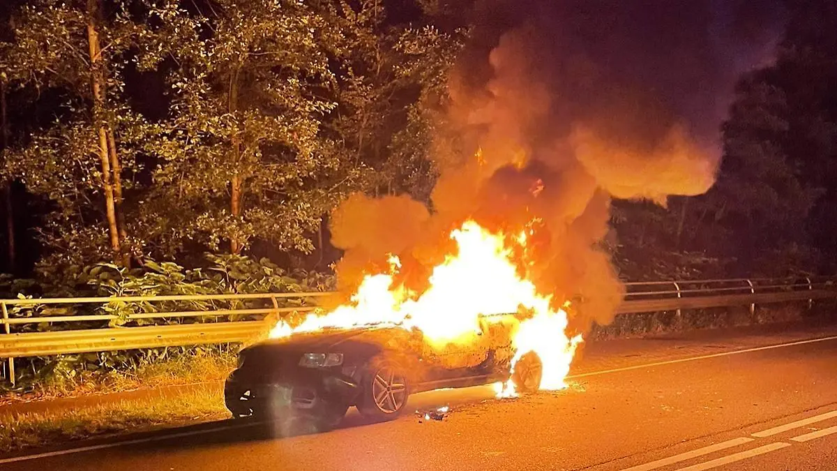 PKW in Vollbrand