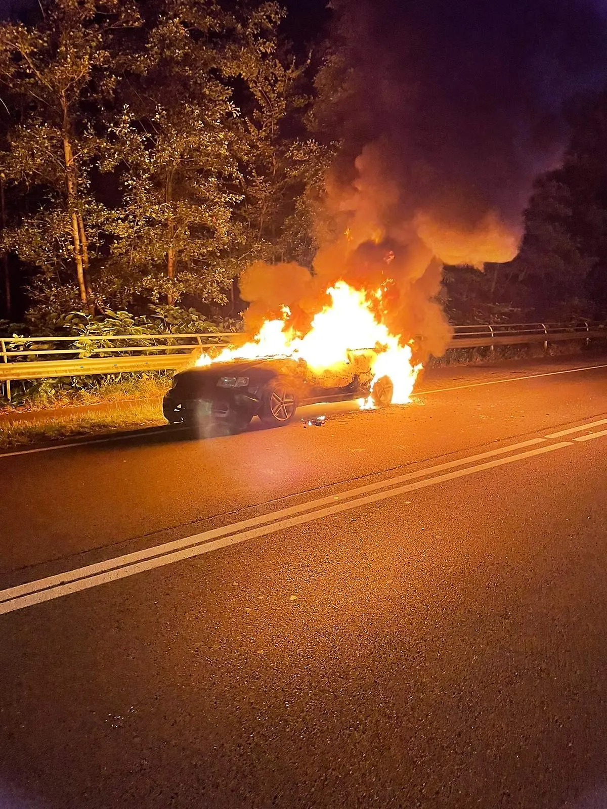 PKW in Vollbrand