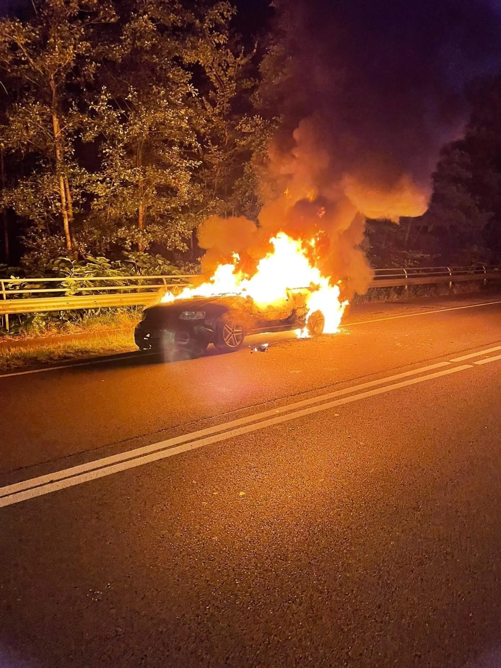 PKW in Vollbrand