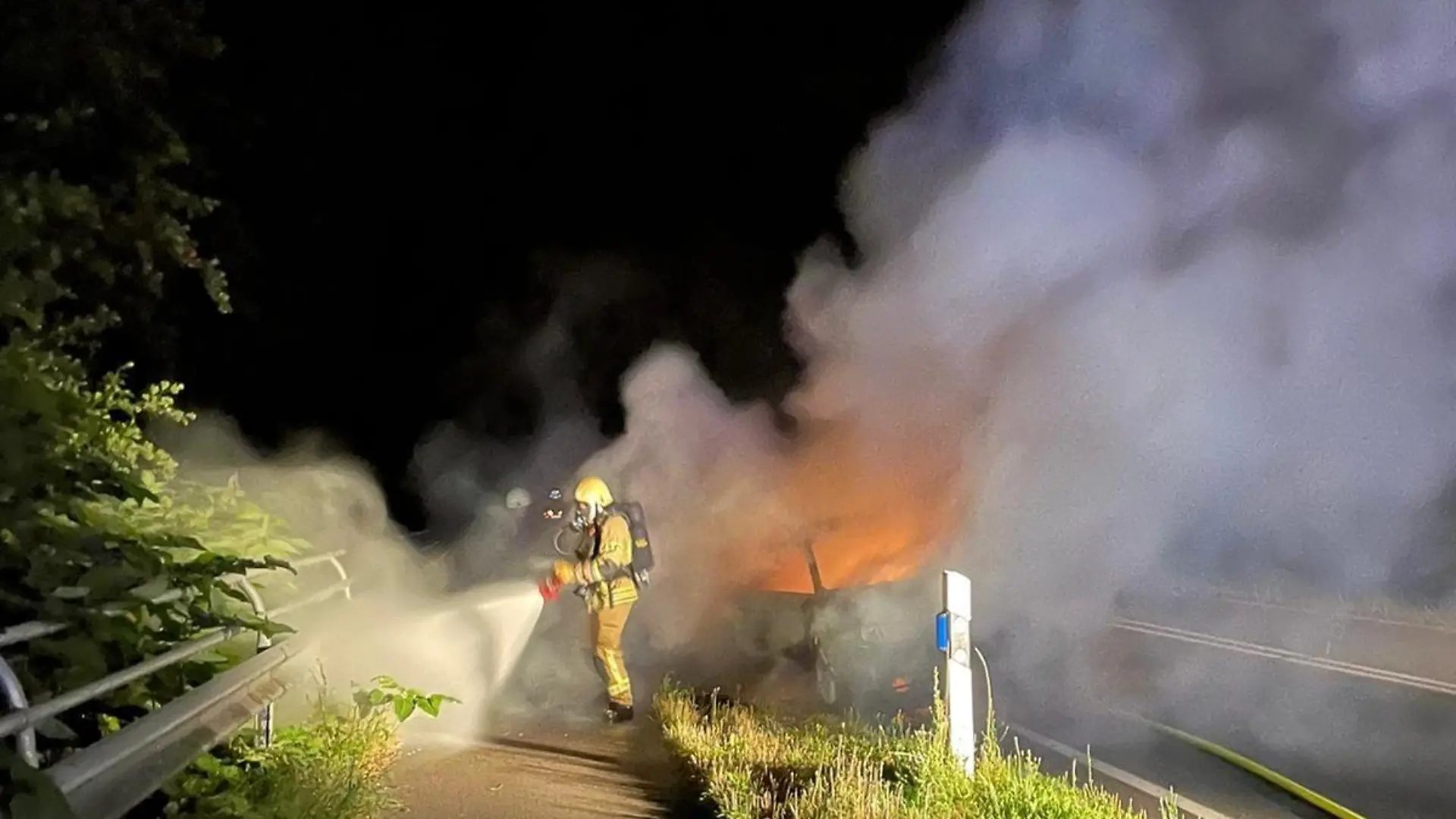 PKW in Vollbrand