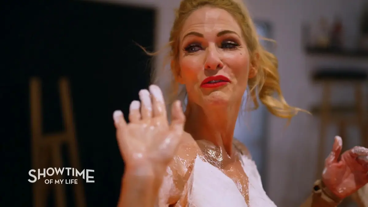 Sonya Kraus macht Gips-Abdruck ihrer neuen Brüste Bei "Showtime of my Life"