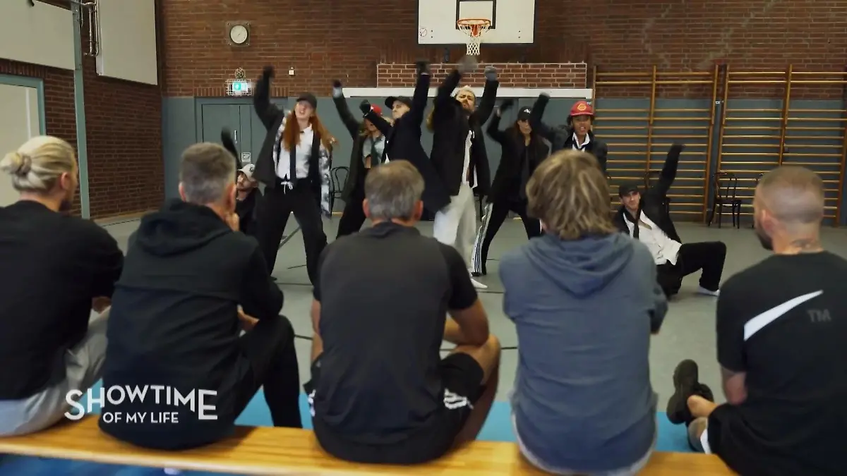 Die Männer lernen ihre Choreographie kennen Eine Überraschung!