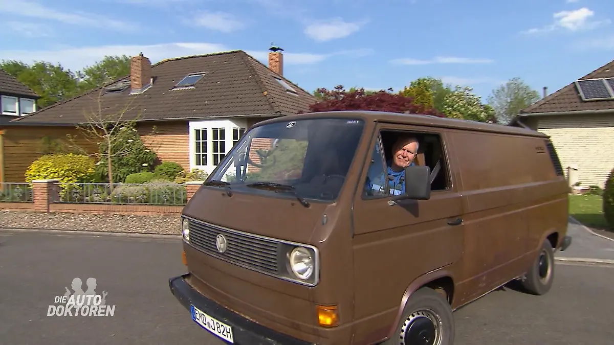 Autodoktoren auf Tour mit altem VW Bus On the road