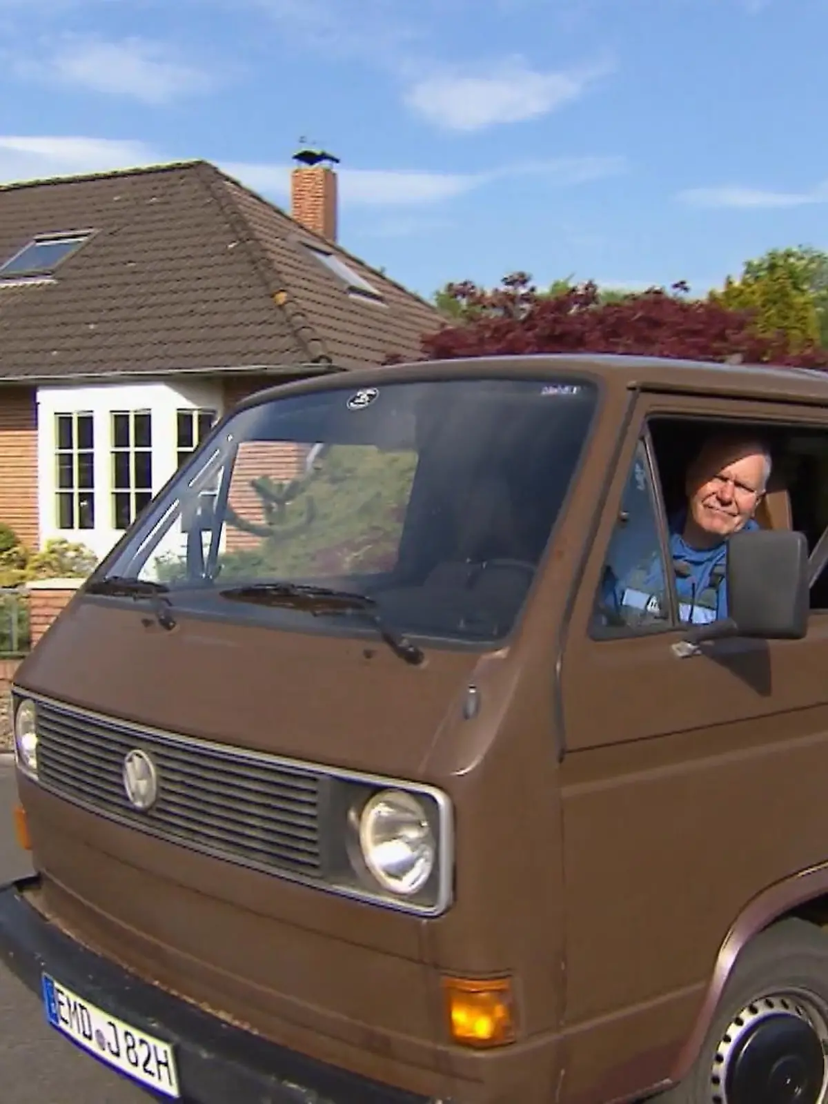 Bild zu: "Autodoktoren auf Tour mit altem VW Bus"