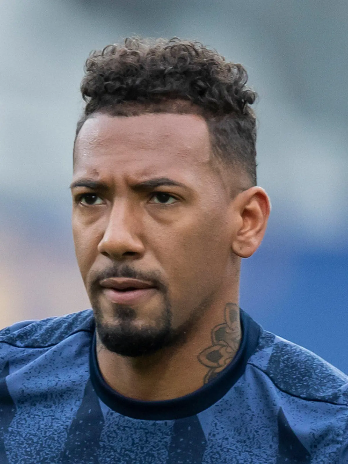 ARCHIV - 15.05.2021, Baden-Württemberg, Freiburg im Breisgau: Fußball: Bundesliga, SC Freiburg - Bayern München, 33. Spieltag im Schwarzwald-Stadion. Münchens damaliger Spieler Jerome Boateng vor dem Spiel. Der Körperverletzungsprozess gegen den früheren Fußball-Nationalspieler Jerome Boateng geht in die nächste Runde. Der 33-Jährige steht am 20. Oktober erneut vor Gericht, wie das Landgericht München I am 22.07.2022 mitteilte. (zu dpa "Ex-Nationalspieler Jérôme Boateng im Oktober erneut vor Gericht") Foto: Tom Weller/dpa +++ dpa-Bildfunk +++