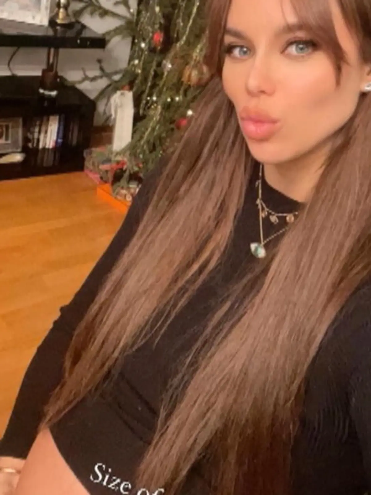 Bild zu: "Liliana Nova zeigt Baby-Tritte im Bauch"