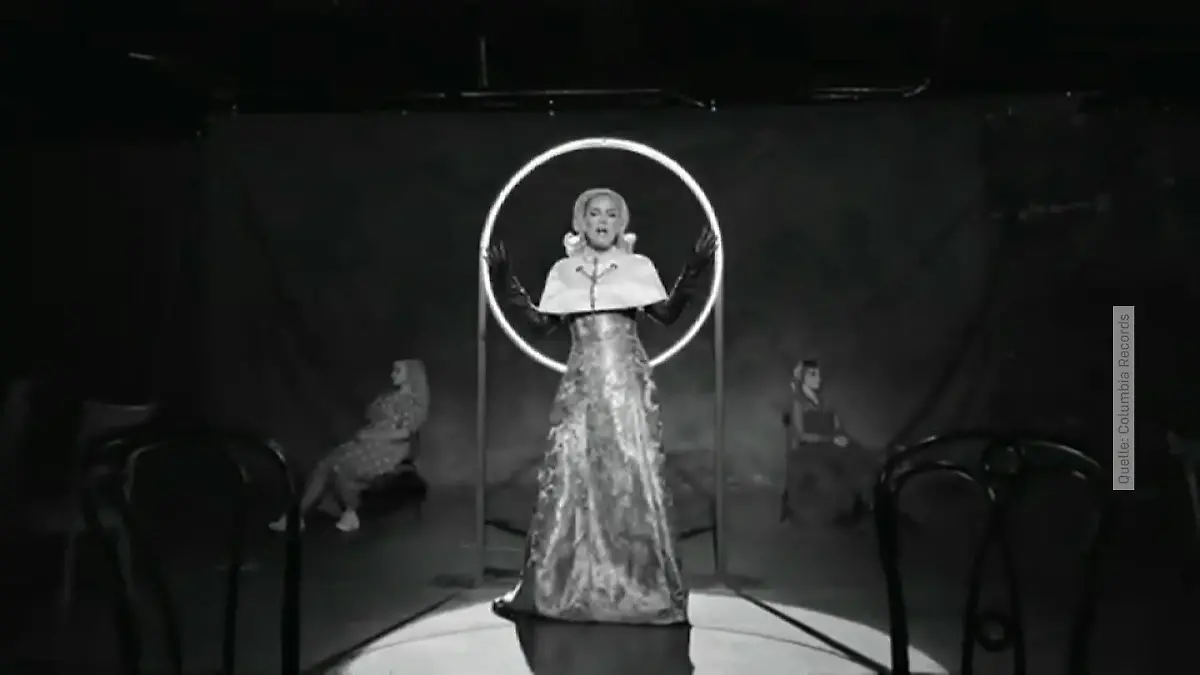 Adele zieht mal wieder alle Register Musikvideo zu "Oh My God"