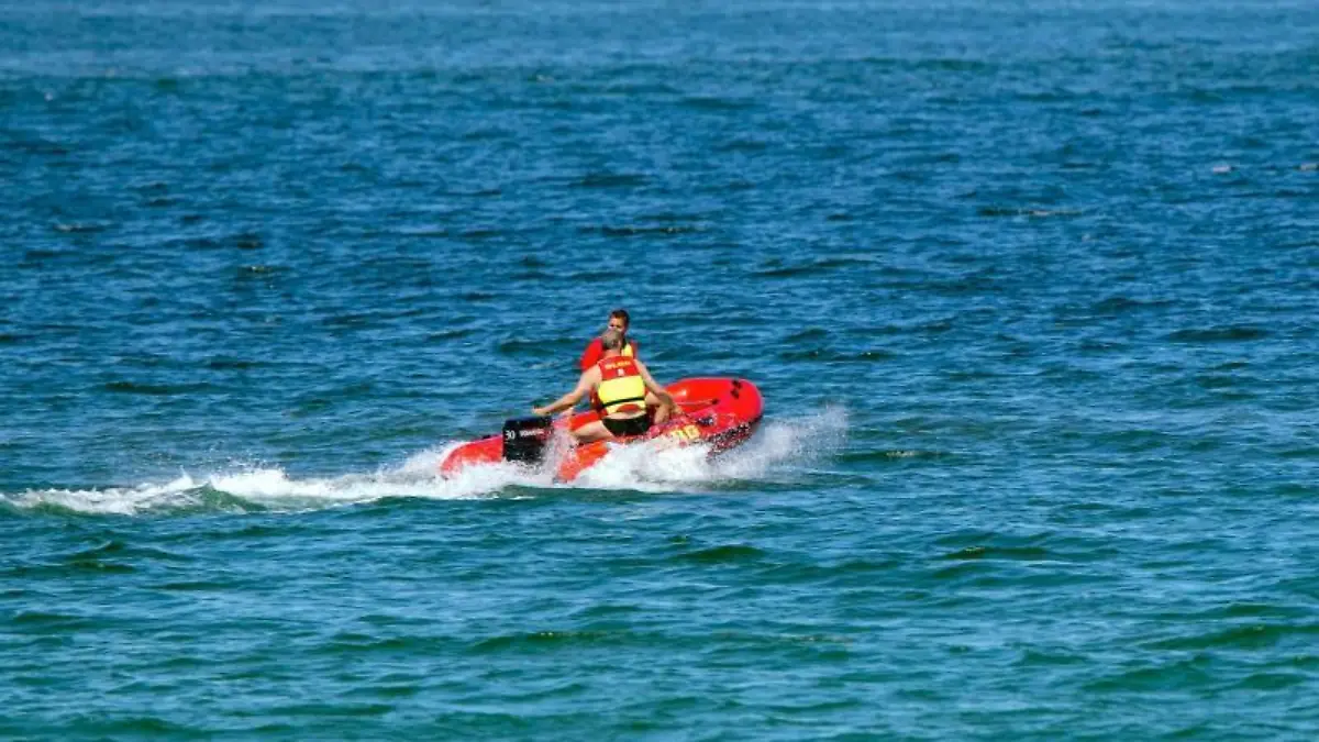Rettungsschwimmer der DLRG bei einem Einsatz auf der Ostsee