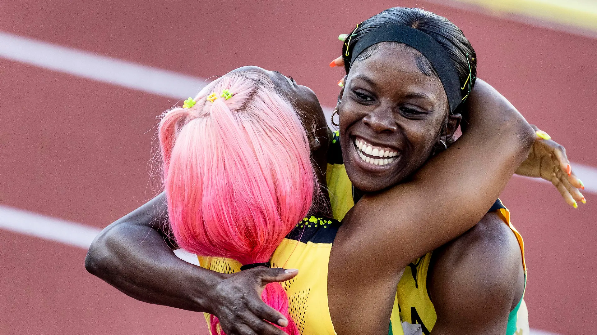 EUGENE 20220721 Shericka Jackson fran Jamaica tar guld pa 200m under friidrotts-VM pa Hayward Field i Eugene, USA. Foto Christine Olsson / TT / kod 10430 *** Bilden ingar i SPORTPAKET. För övriga BETALBILD*** Eugene USA x10430x PUBLICATIONxNOTxINxDENxNORxSWExFIN Copyright: xChristinexOlsson/TTx FRIIDROTTS-VM 2022
