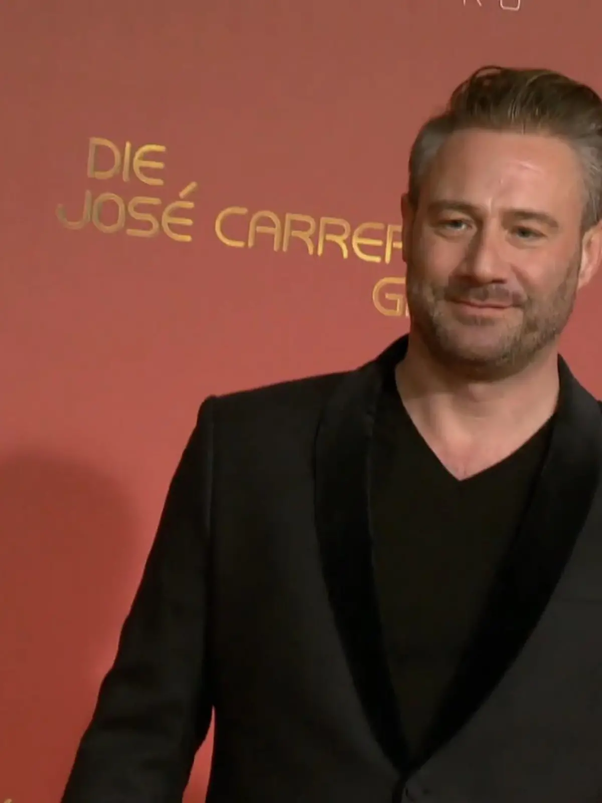 Bild zu: "Sasha wird 50 - und freut sich 0"