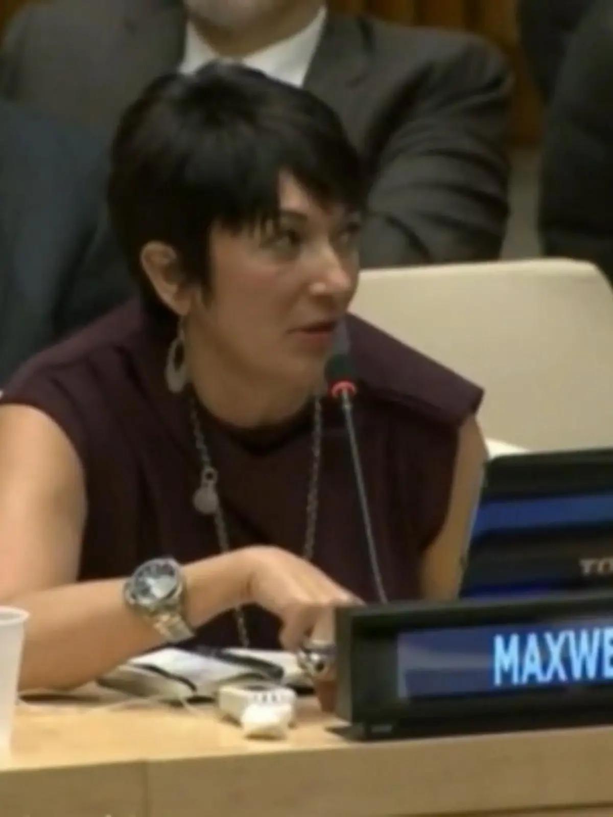 Bild zu: "Ghislaine Maxwell: So hat sie auf das Urteil reagiert"