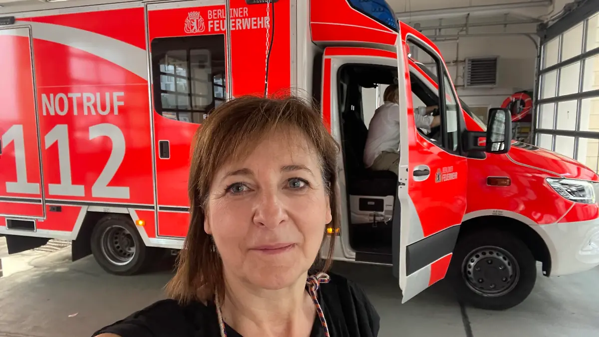 RTL-Reporterin Kathrin Gräbener begleitet Rettungswagen