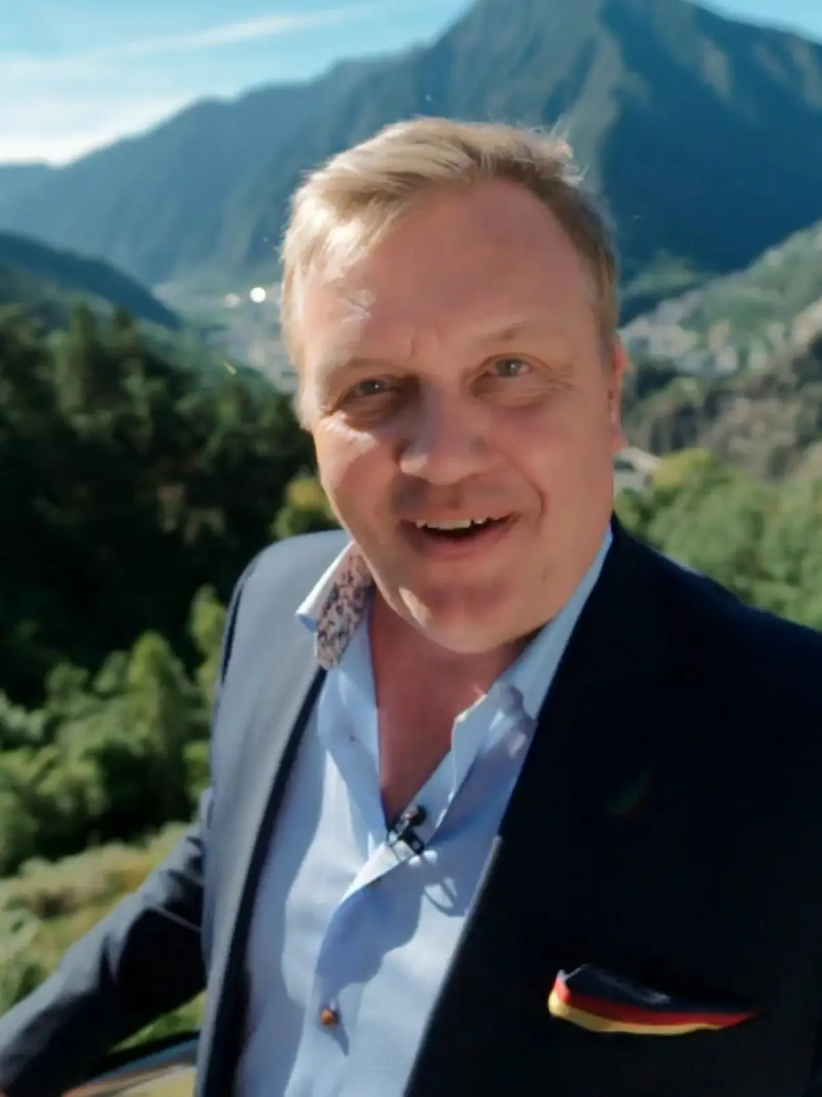 Bild zu: "Hape lernt etwas über Traditionen und Mythen Andorras"