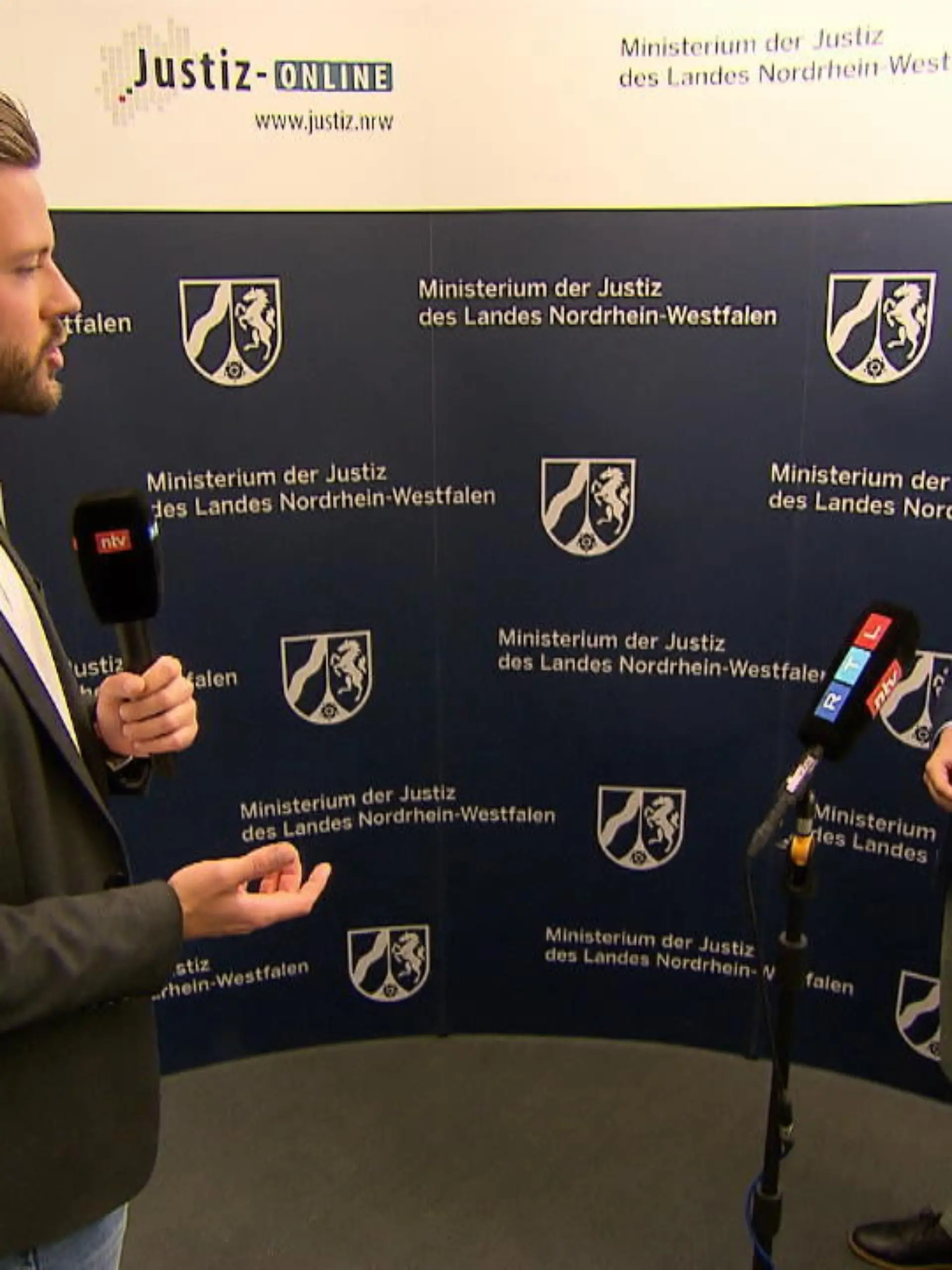 Über das Thema Stigmatisierung von Clan-Mitgliedern haben wir mit NRW-Justizminister Benjamin Limbach gesprochen.