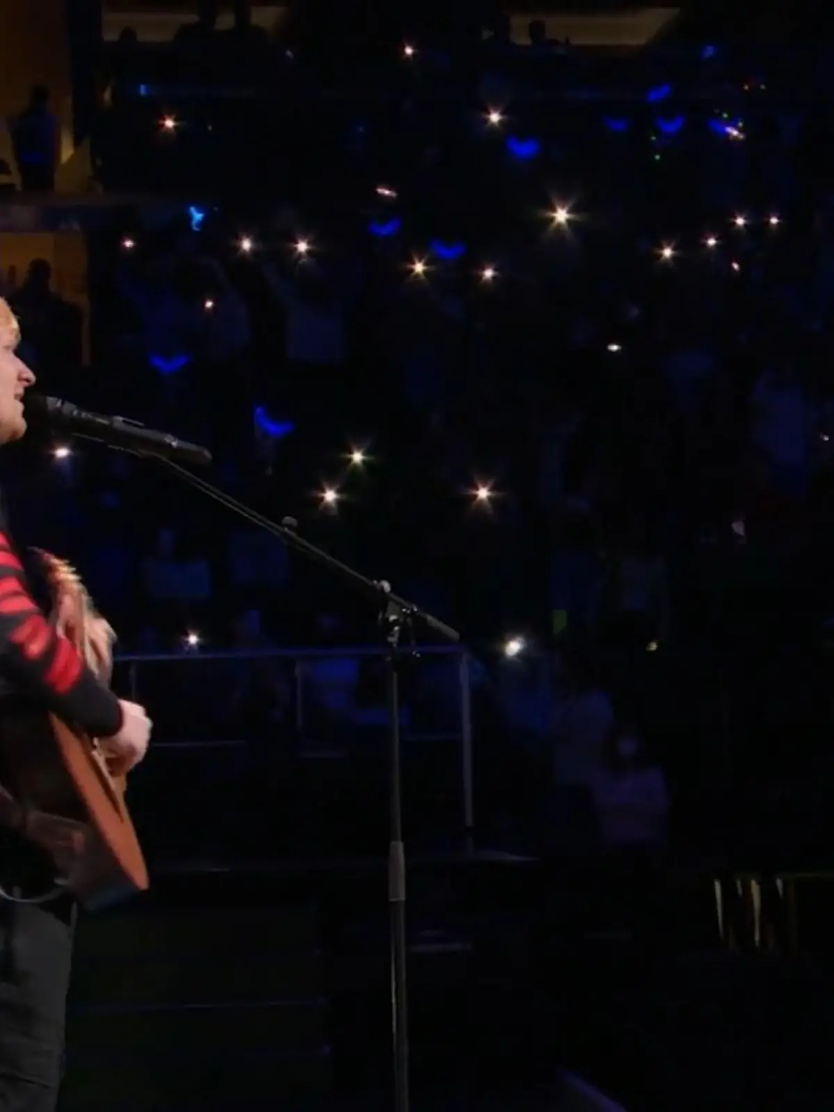 Bild zu: "Ed Sheeran verzaubert beim Jingle Bell Ball"
