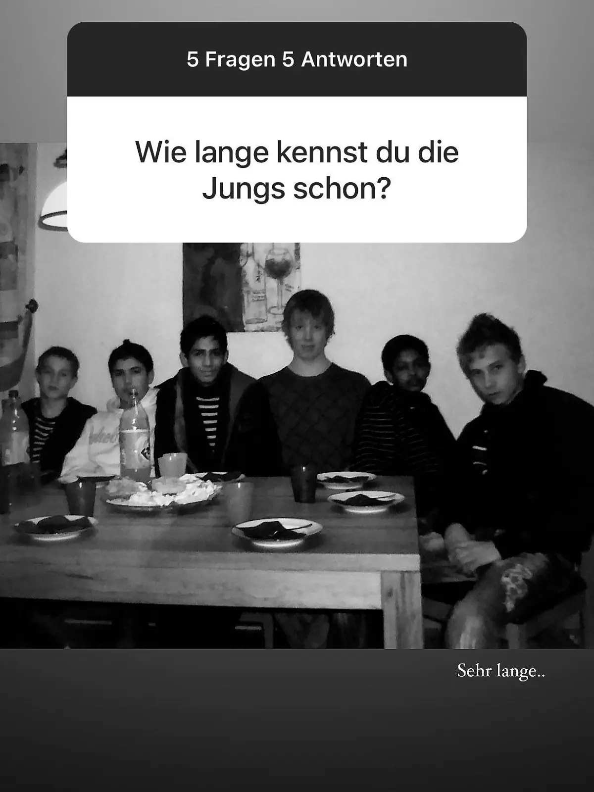 Einer von diesen Jungs hat schon mal bei RTL Rosen verteilt.