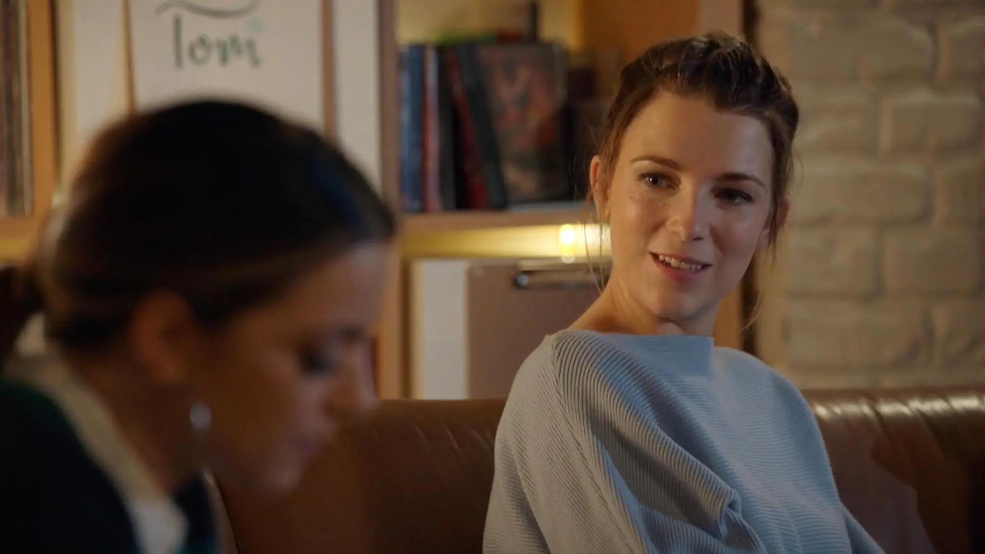 Lilly drückt Emily einen fiesen Spruch GZSZ-Wochenvorschau Teil 2