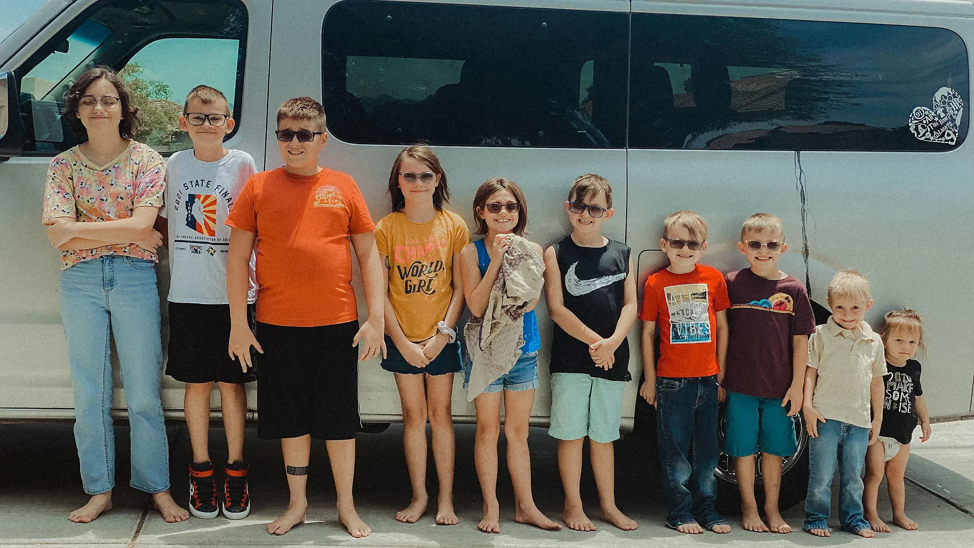 MERCURY PRESS (Pictured: Dahlila, 14, Beau, 13, Ryan, 12, Scarlett, 11, Tootie, nine, Wyatt, nine, Rhett, eight, Rhiggs, eight, Remy, six, and Ausy, three. ) - A mum of ten children has revealed her crazy schedule, which includes waking up at 4am daily! Tracee Schaeffer, 34, and husband Justin, 40, live together in their Arizona, US, home, along with Dahlila, 14, Beau, 13, Ryan, 12, Scarlett, 11, Tootie, nine, Wyatt, nine, Rhett, eight, Rhiggs, eight, Remy, six, and Ausy, three. Tracee revealed that she keeps on top of things with chore charts for all the children, so she's not left with all the housework alongside running her business, Pop Culture Agency, which helps women in business with their online presence. However, Tracee still must juggle working with home-schooling some of the children, hockey practices, and feeding her chicken. - SEE MERCURY COPY