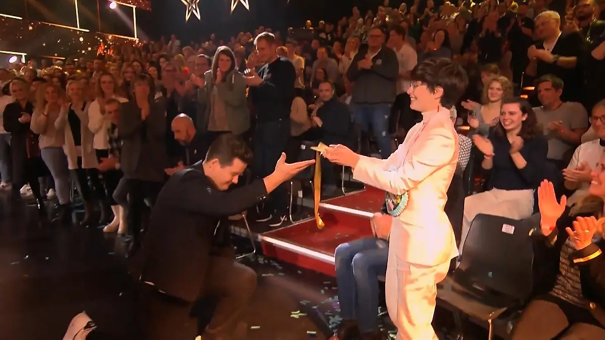 Wir knien nieder vor den Supertalent-Finalisten 1. Supertalent-Halbfinale