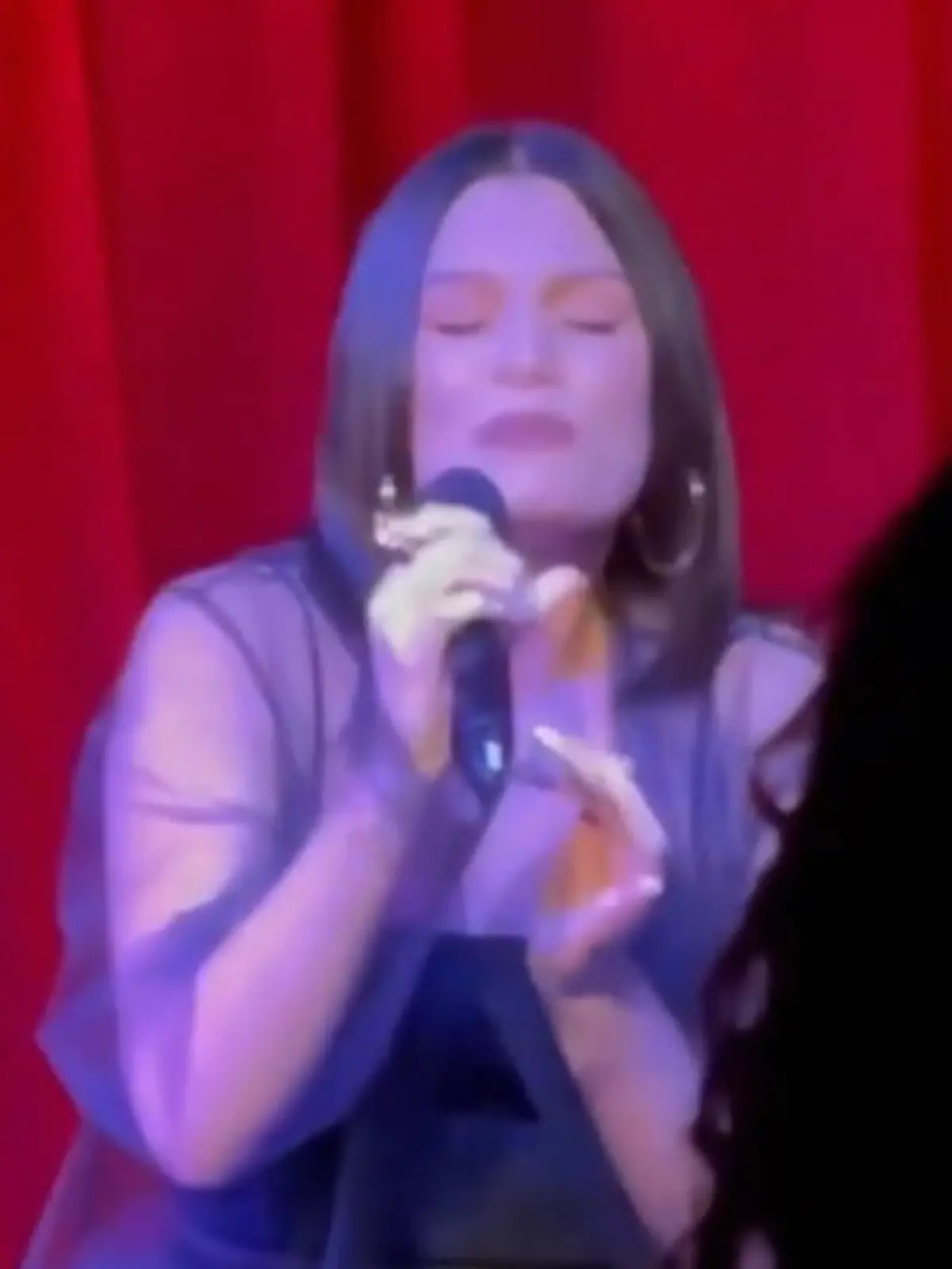 Bild zu: "Kurz nach Fehlgeburt geht Jessie J auf die Bühne"