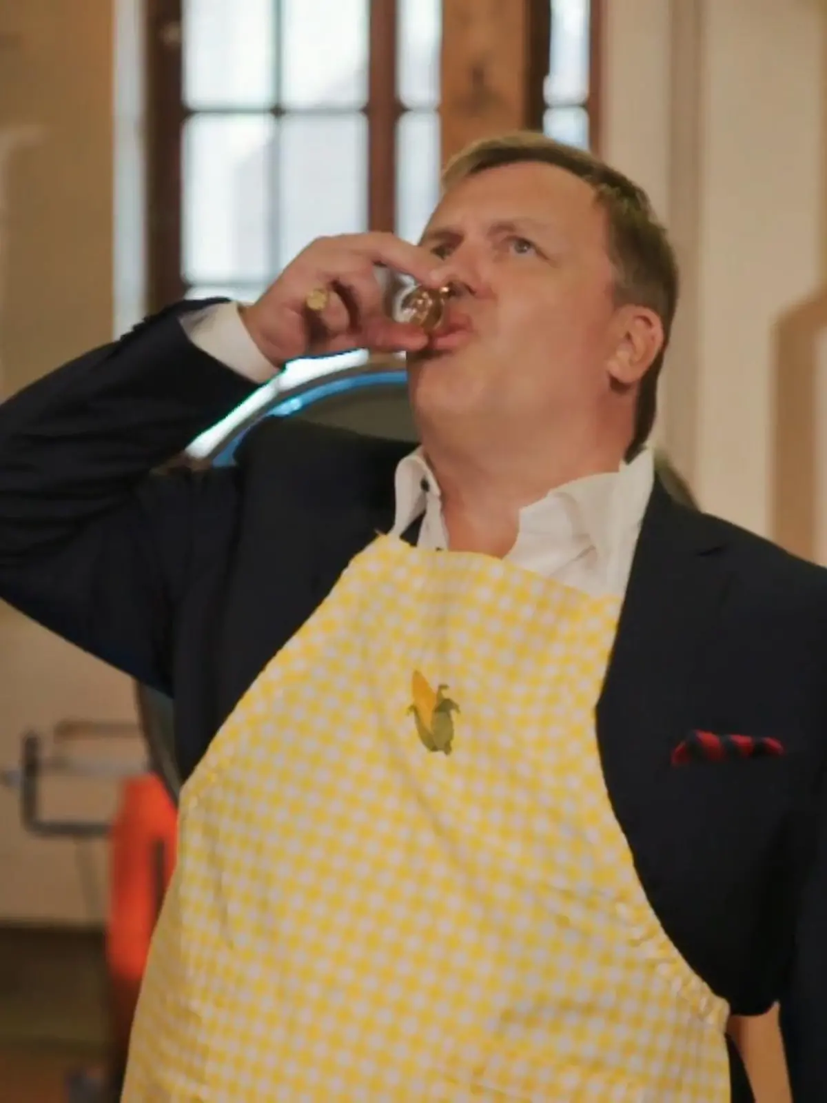 Bild zu: "Hape Kerkeling in Brat- und Trinklaune"