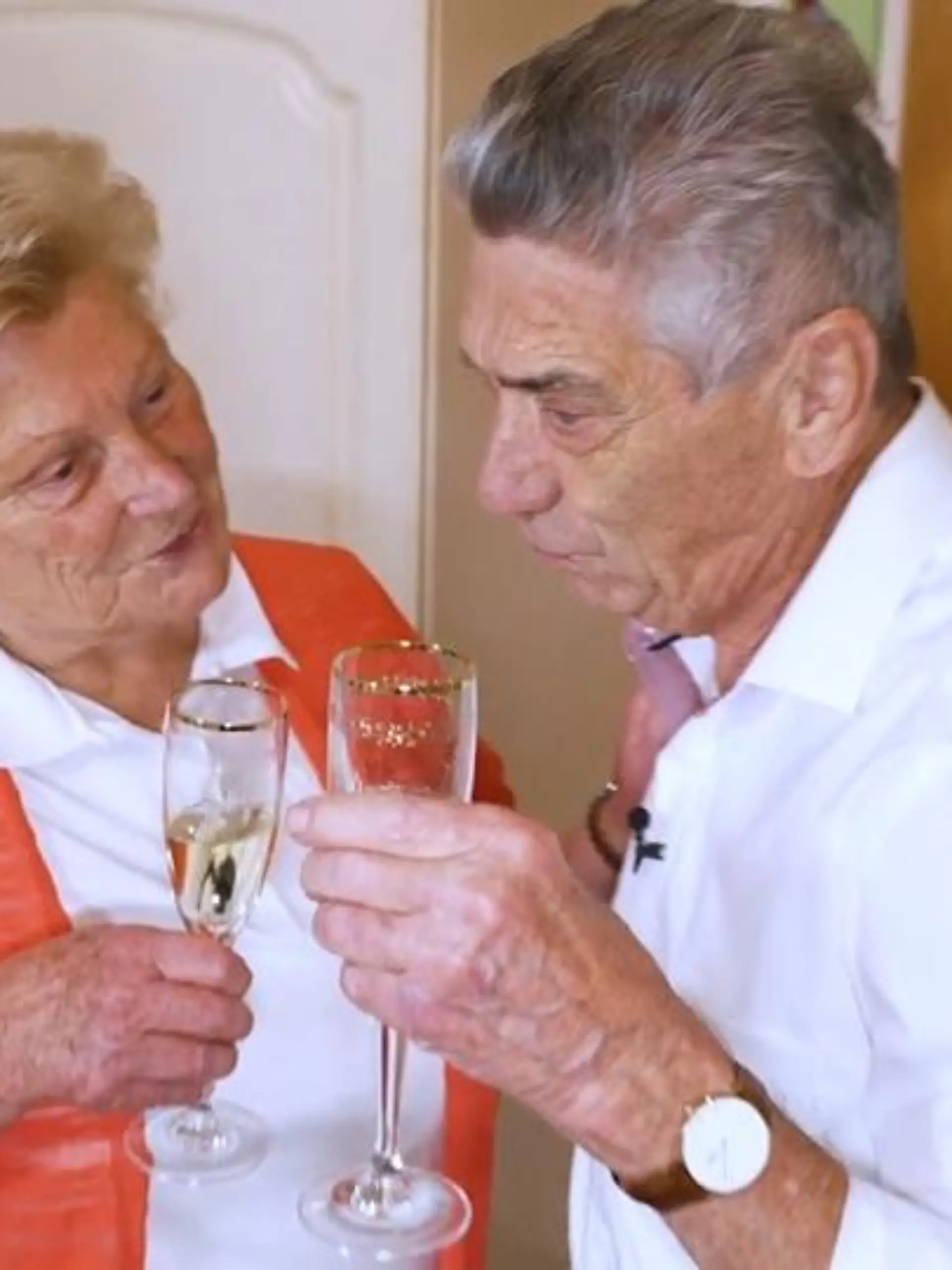 Bild zu: "Eigentlich wollten Anni &amp; Gerd feiern. Doch dann musste Anni ins Krankenhaus"