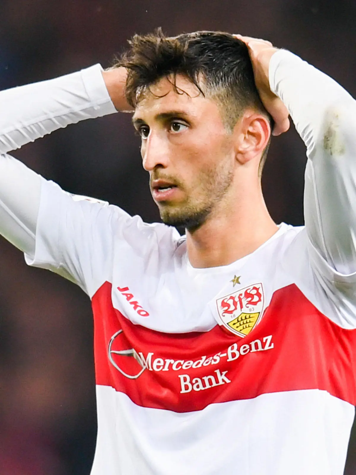 ARCHIV - 04.10.2019, Baden-Württemberg, Stuttgart: Fußball: 2. Bundesliga, 9. Spieltag, VfB Stuttgart - SV Wehen Wiesbaden, Mercedes - Benz Arena. Atakan Karazor vom VfB Stuttgart reagiert im Spiel. (zu dpa "Stuttgarter Fußball-Profi Karazor auf Ibiza festgenommen") Foto: Tom Weller/dpa +++ dpa-Bildfunk +++