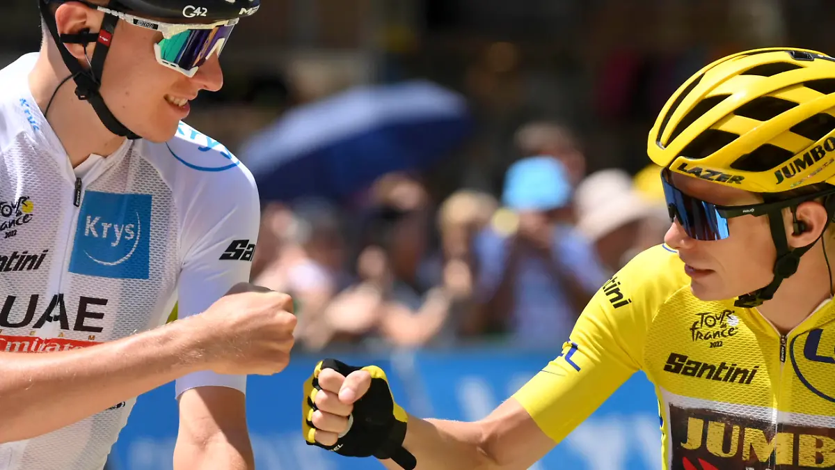Slovenian Tadej Pogacar of UAE Team Emirates and Danish Jonas Vingegaard of Jumbo-Visma pictured at the start of stage 18 of the Tour de France cycling race, from Lourdes to Hautacam 143km, France, on Thursday 21 July 2022. This year s Tour de France takes place from 01 to 24 July 2022. - UK OUT DAVIDxSTOCKMAN PUBLICATIONxNOTxINxBELxFRAxNED x37691458x