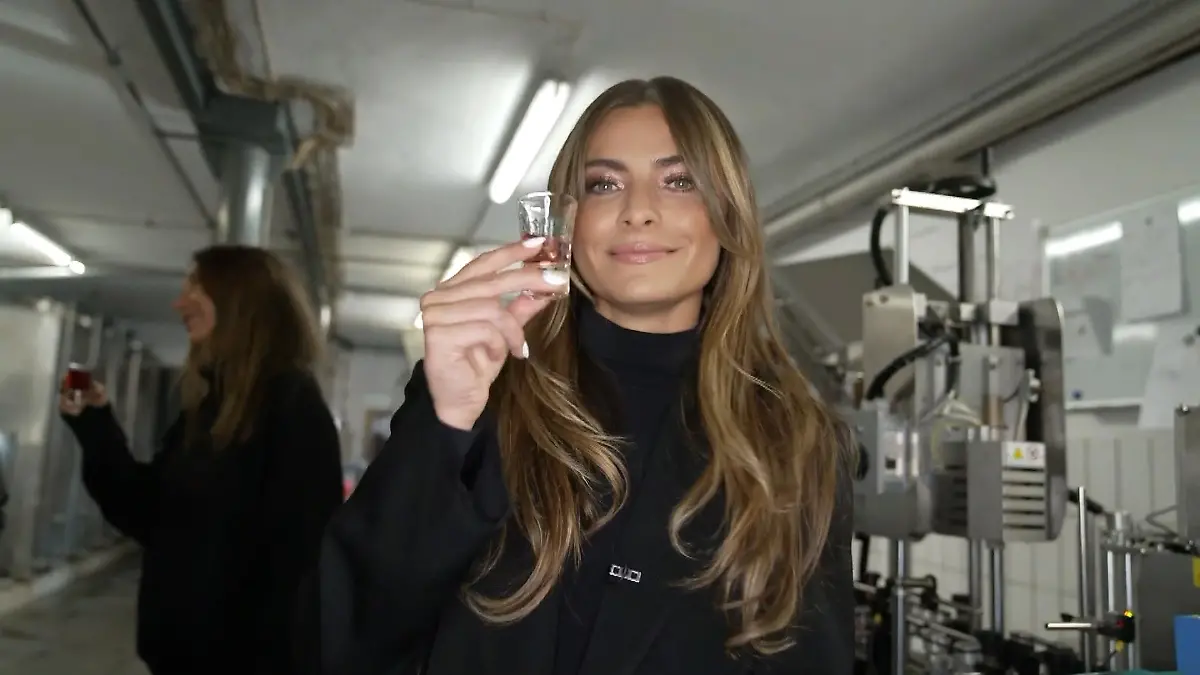 Sophia Thomalla gibt's jetzt auch flüssig Thomalla bringt Korn raus