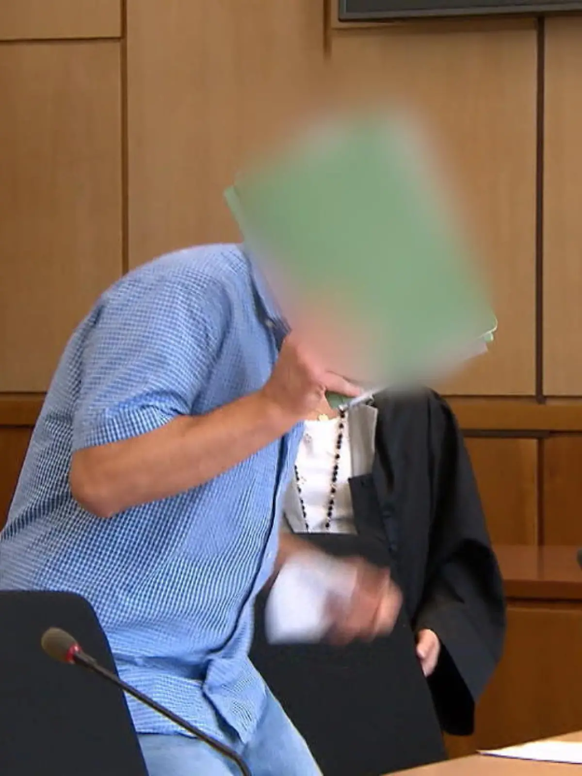 Mit einem Baseballschläger soll ein 36-Jähriger im März auf einen Bekannten eingeschlagen haben. Zwölf Mal, bis sein Opfer tot war. Deswegen steht der Deutsch-Pole seit heute vor Gericht in Hagen. Die Anklage der Staatsanwaltschaft lautet Totschlag.