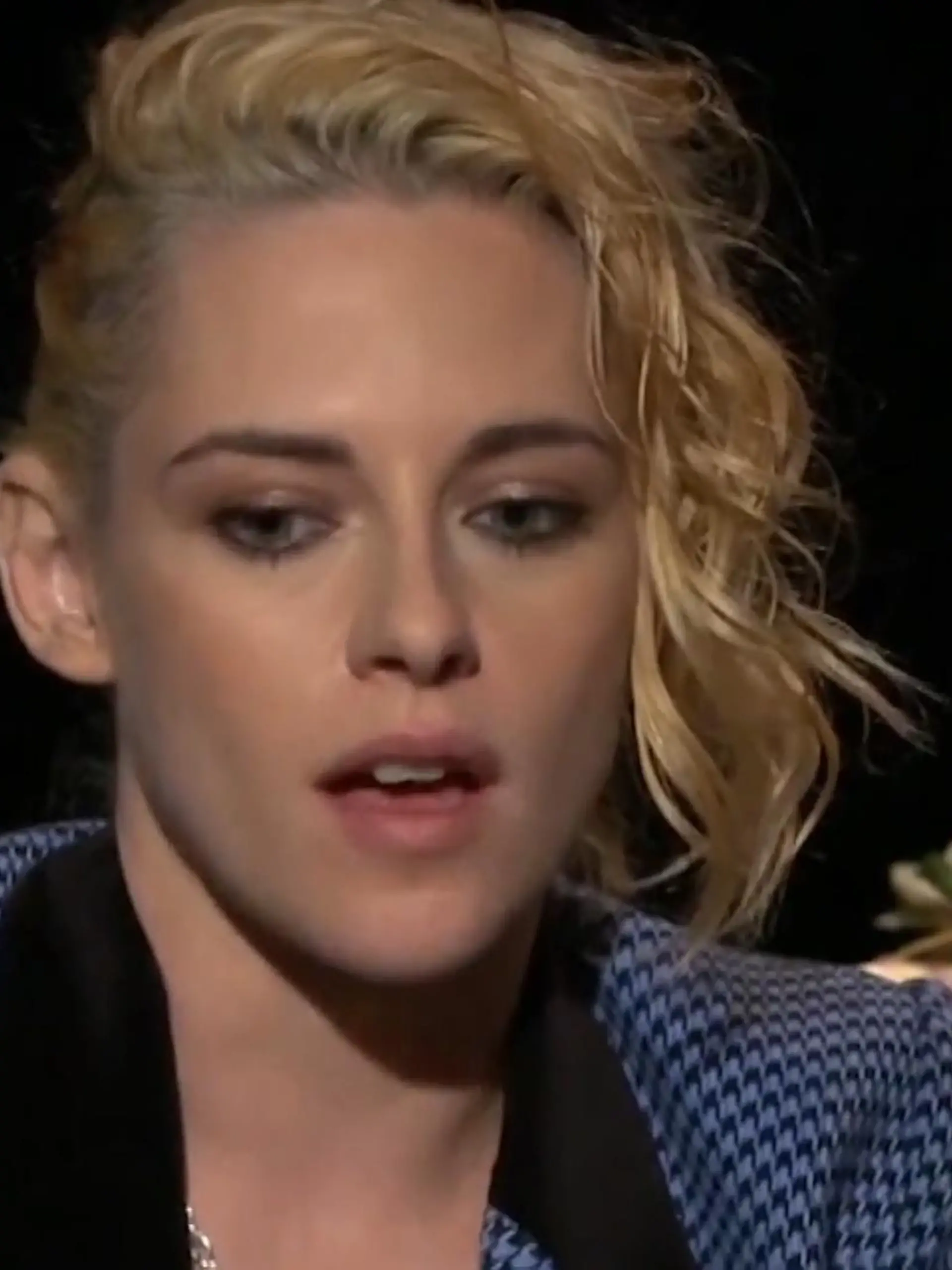 Bild zu: "Kristen Stewart von Paparazzi belagert"