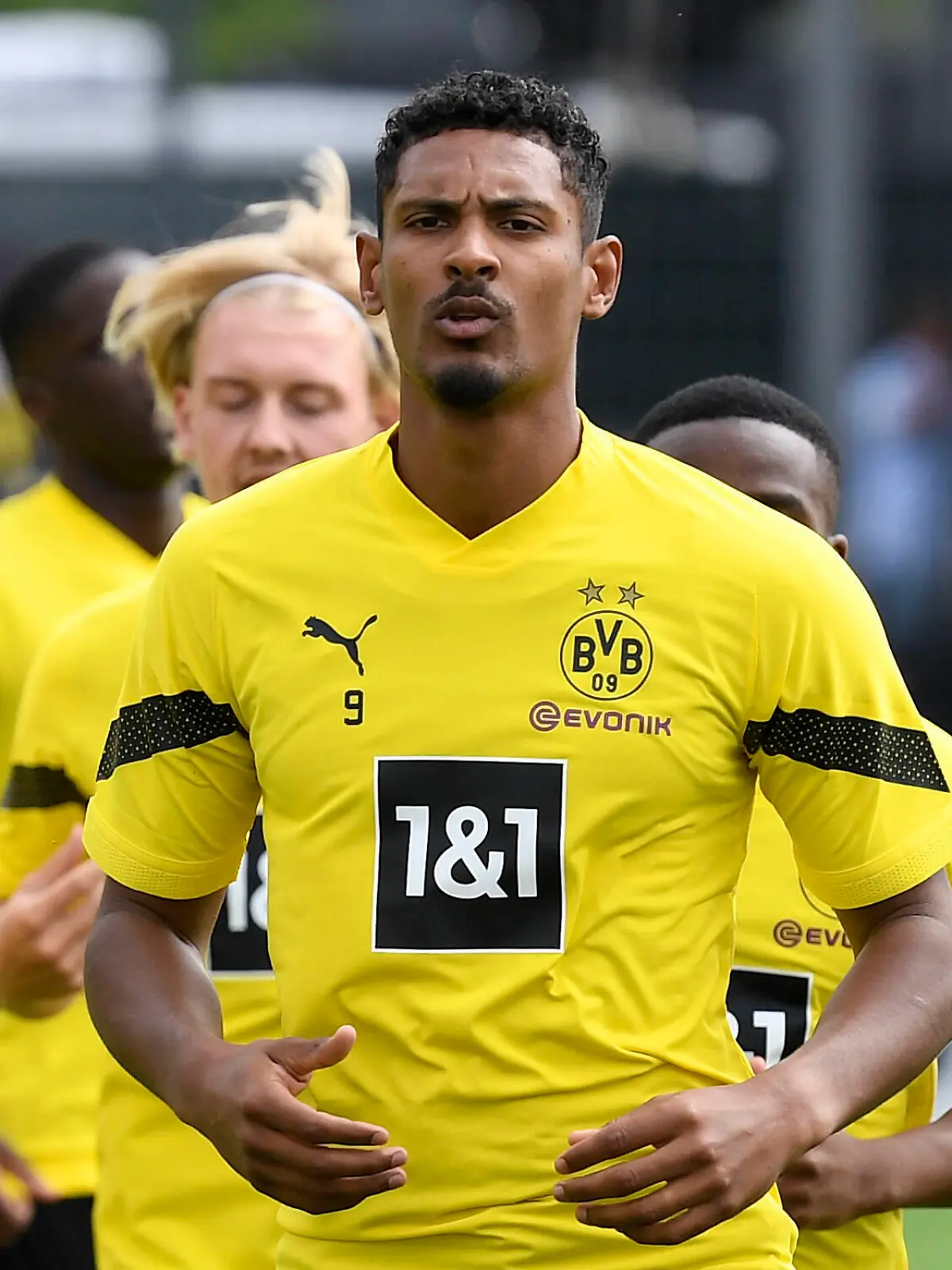  11.07.2022, Dortmund, Deutschland, BVB-Trainingsgelaende Hohenbuschei, BV Borussia Dortmund - Training - 11.07.2022, Sebastien Haller Borussia Dortmund schaut Foto Ralf Treese Dortmund BVB-Trainingsgelaende Hohenbuschei Nordrhein-Westfalen Deutschland *** 11 07 2022, Dortmund, Germany, BVB training ground Hohenbuschei, BV Borussia Dortmund training 11 07 2022, Sebastien Haller Borussia Dortmund looks photo Ralf Treese Dortmund BVB training ground Hohenbuschei North Rhine Westphalia Germany PUBLICATIONxINxGERxSUIxAUTxONLY / 521_BVBTRA20220711_061 / Treese-521