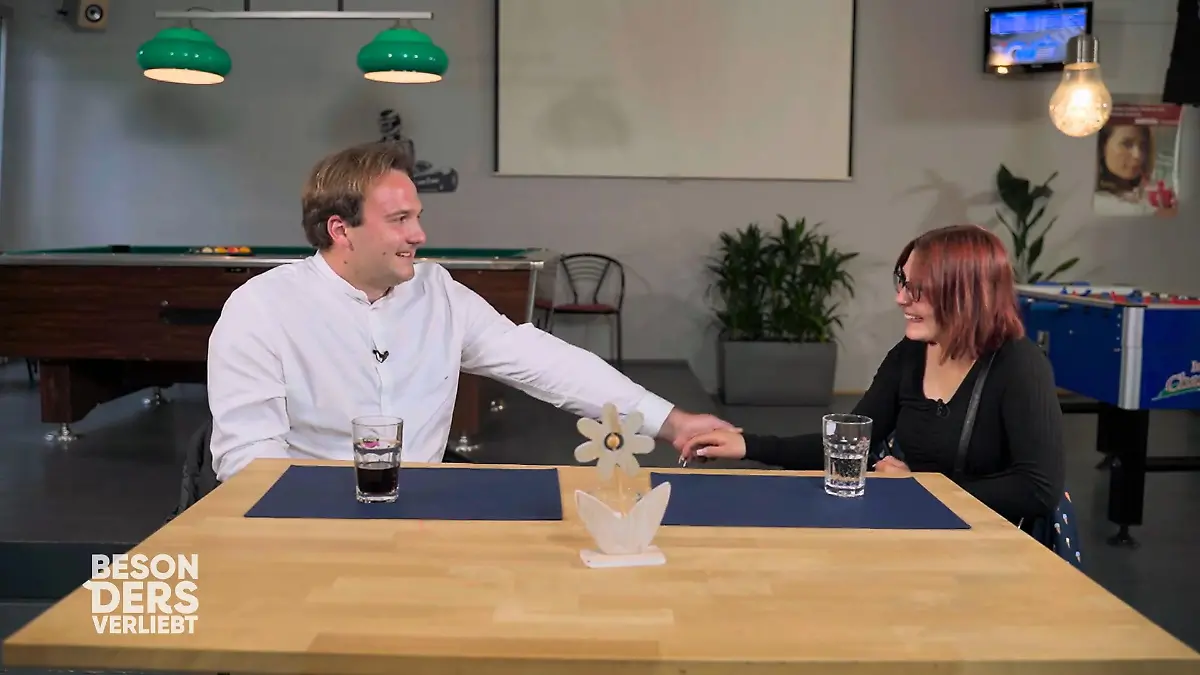 Gentleman Gereon versucht Anna zu beruhigen "Ich habe gerade einen Blackout"