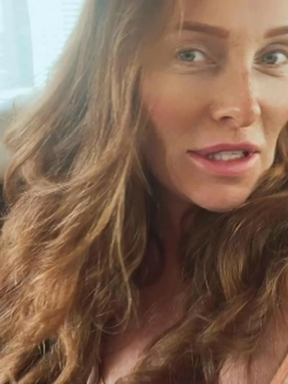 Bild zu: "Georgina Fleur nimmt Follower bei Besichtigungen mit"