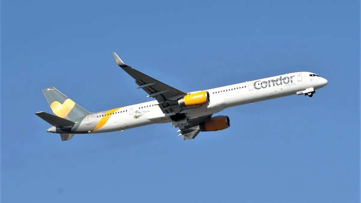 Der Flughafen Muenchen - FJS Franz Josef Strauss - (IATA-Code: MUC, ICAO-Code: EDDM) ist der Verkehrsflughafen der bayerischen Landeshauptstadt Muenchen: er zaehlt mit 44,6 Millionen Passagieren (2017) zu den groessten Luftfahrt-Drehkreuzen in Europa. Rund 100 Fluggesellschaften verbinden ihn mit 266 Flugzielen in 70 Laendern. Foto: Flugzeug der Condor vom Typ Boeing 757 - 300 *** Munich Airport FJS Franz Josef Strauss IATA Code MUC ICAO Code EDDM is the commercial airport of the Bavarian capital Munich with 44 6 million passengers in 2017 it is one of the largest aviation hubs in Europe Around 100 airlines connect it with 266 destinations in 70 countries Photo Boeing 757 300 Condor aircraft