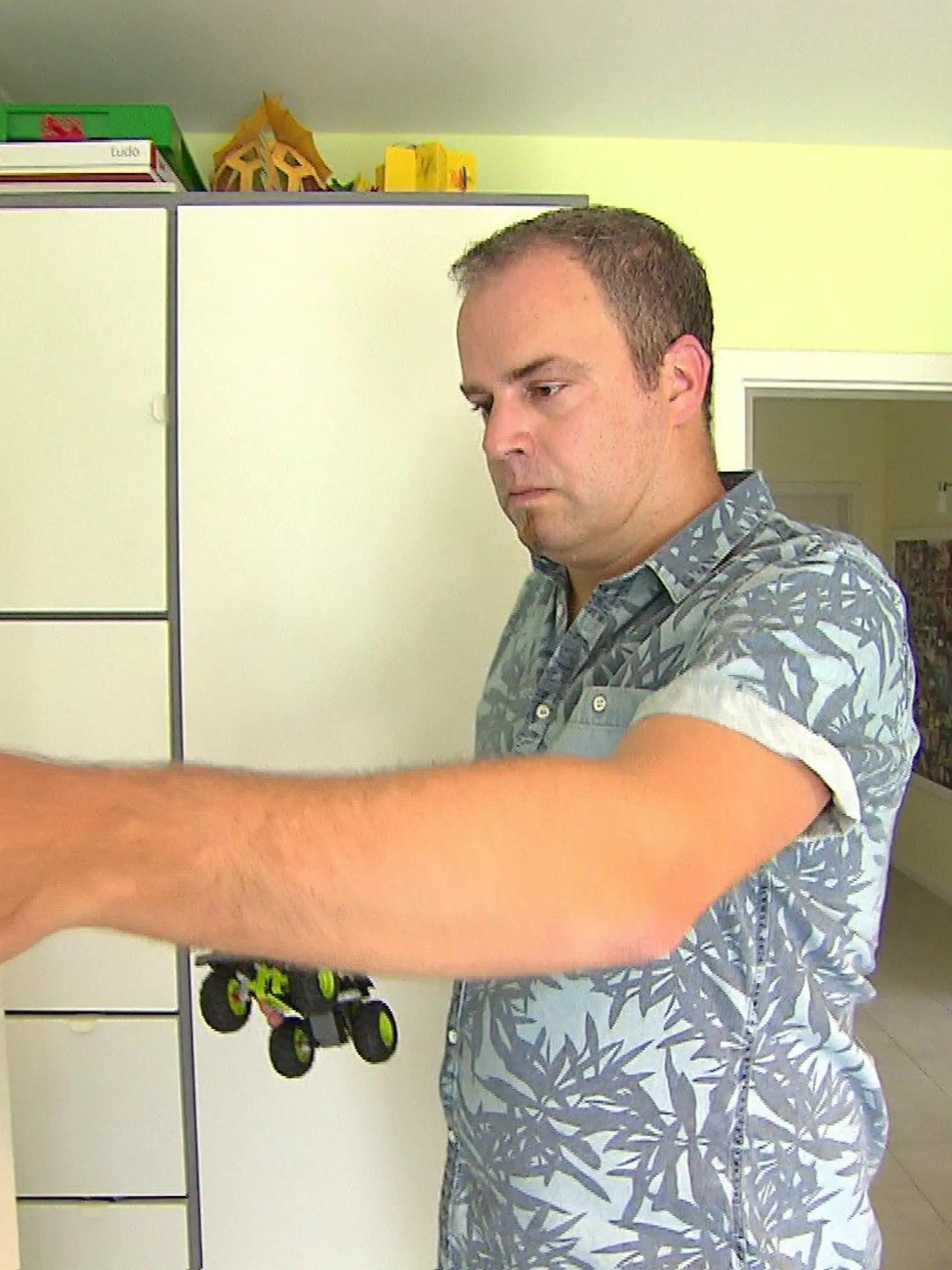 Familienvater in Not: Muss Achim Nickchen seinen Sohn bald selbst nachmittags im Kinderzimmer betreuen?