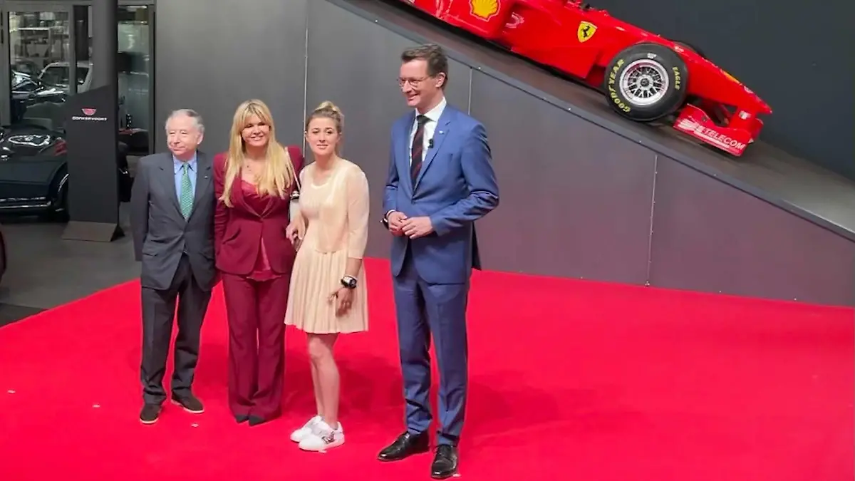 Jean Todt, Corinna und Gina Schumacher und NRW-Ministerpräsident Hendrik Wüst (v.li.)