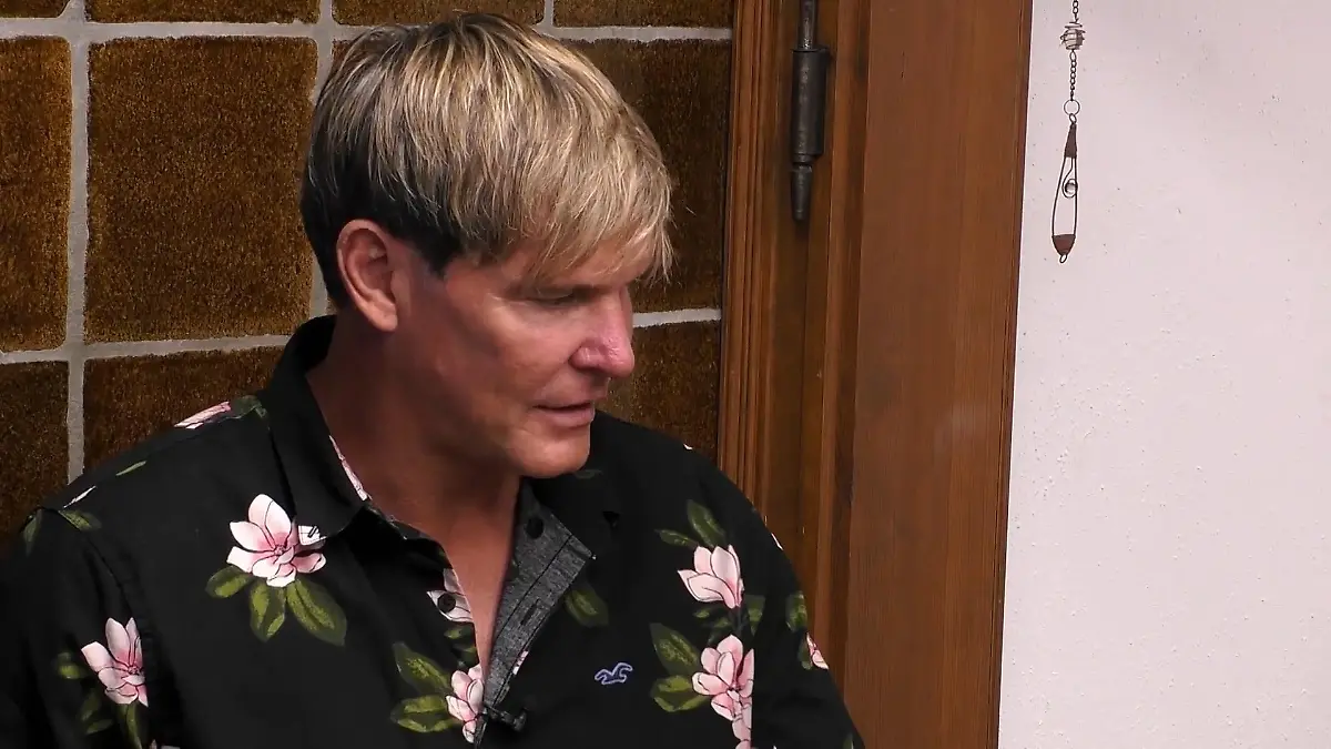 Steff überlässt lieber seiner Frau Peggy die Drecksarbeit Putzalarm im Sommerhaus