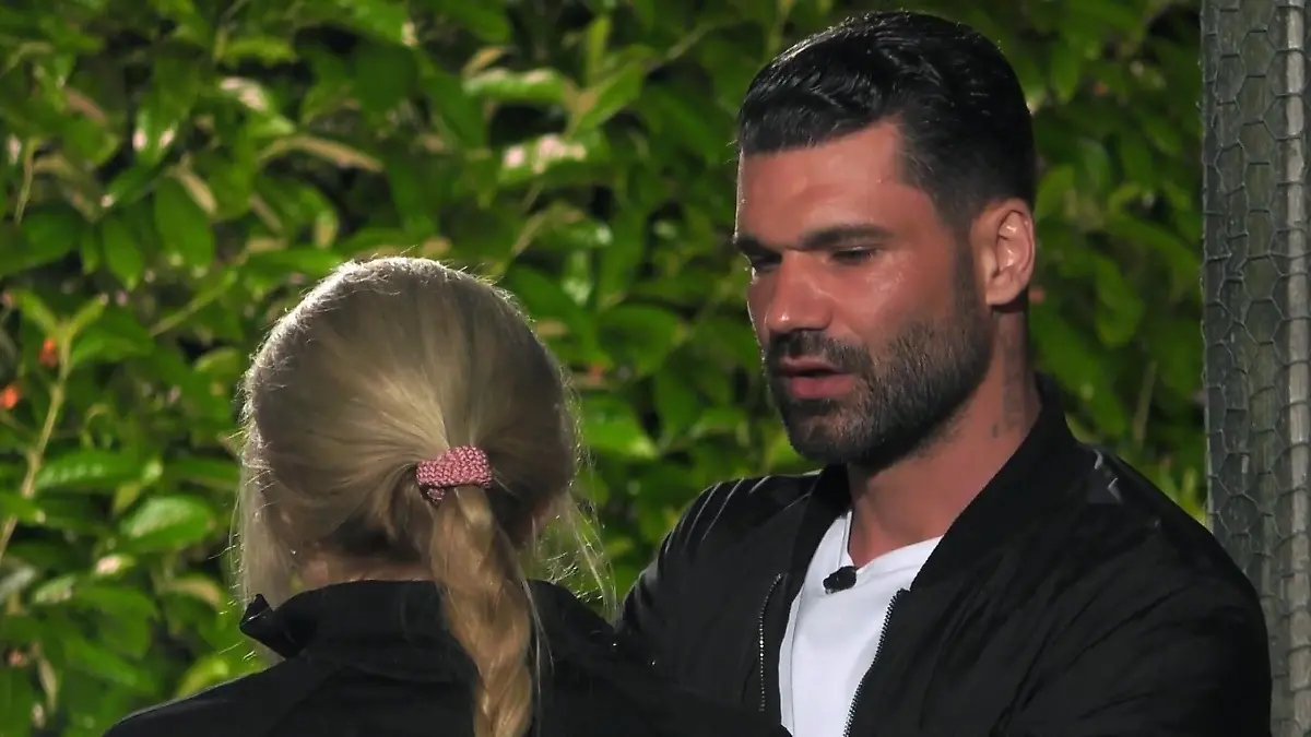 Mike weiß: "Ein Arschloch ist ein Arschloch" Klare Worte im Sommerhaus