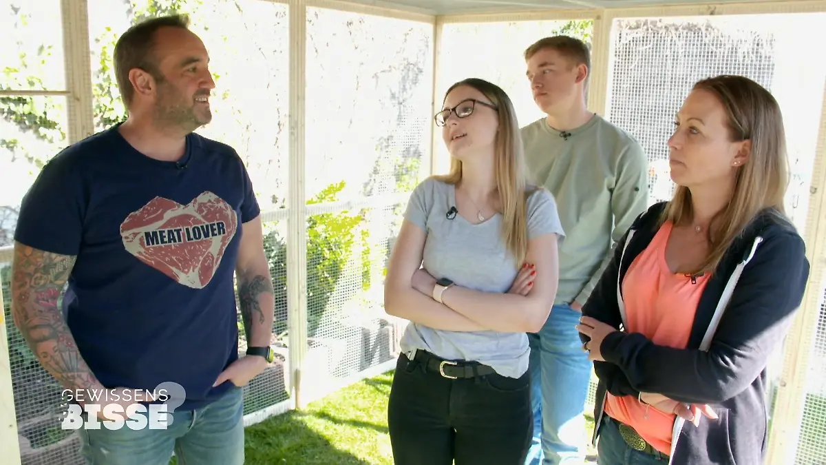 Familie Ehmann bekommt Hühner Die Begeisterung hält sich in Grenzen