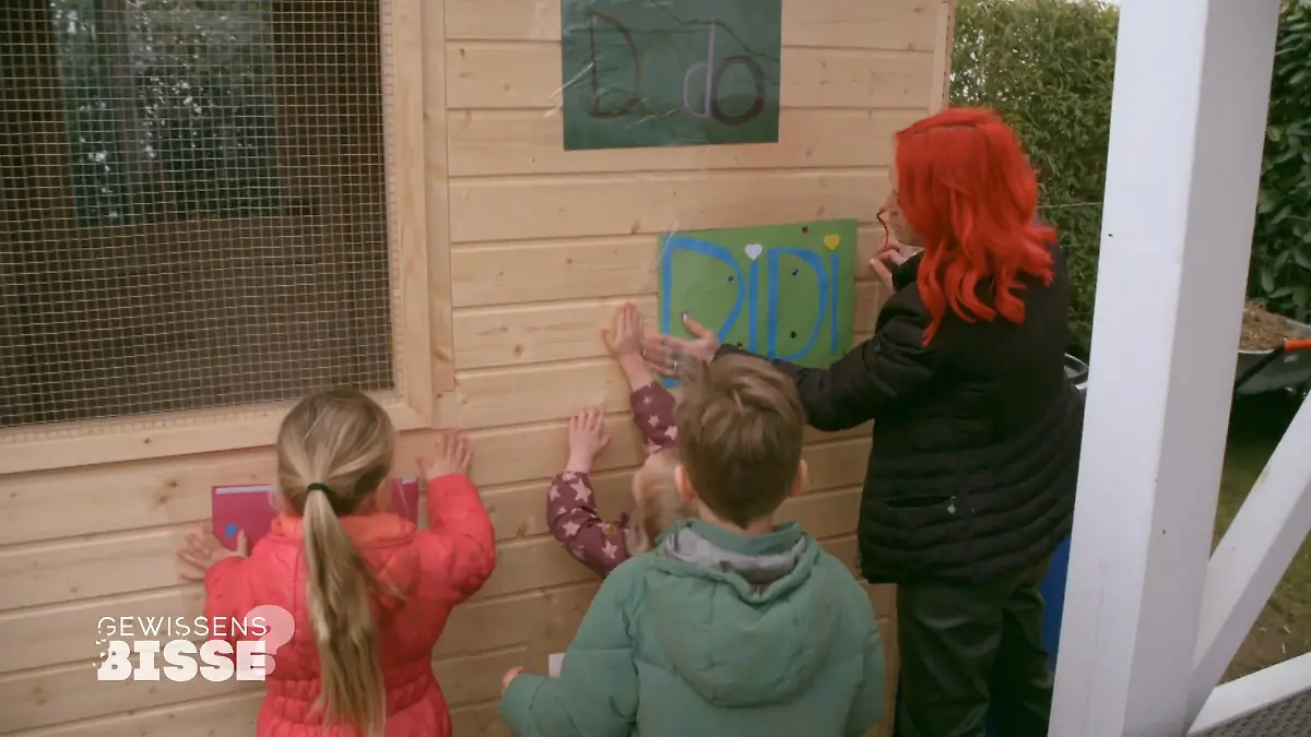 Die Schweine erhalten Namenszeichen Dekoration für das Schweinsty