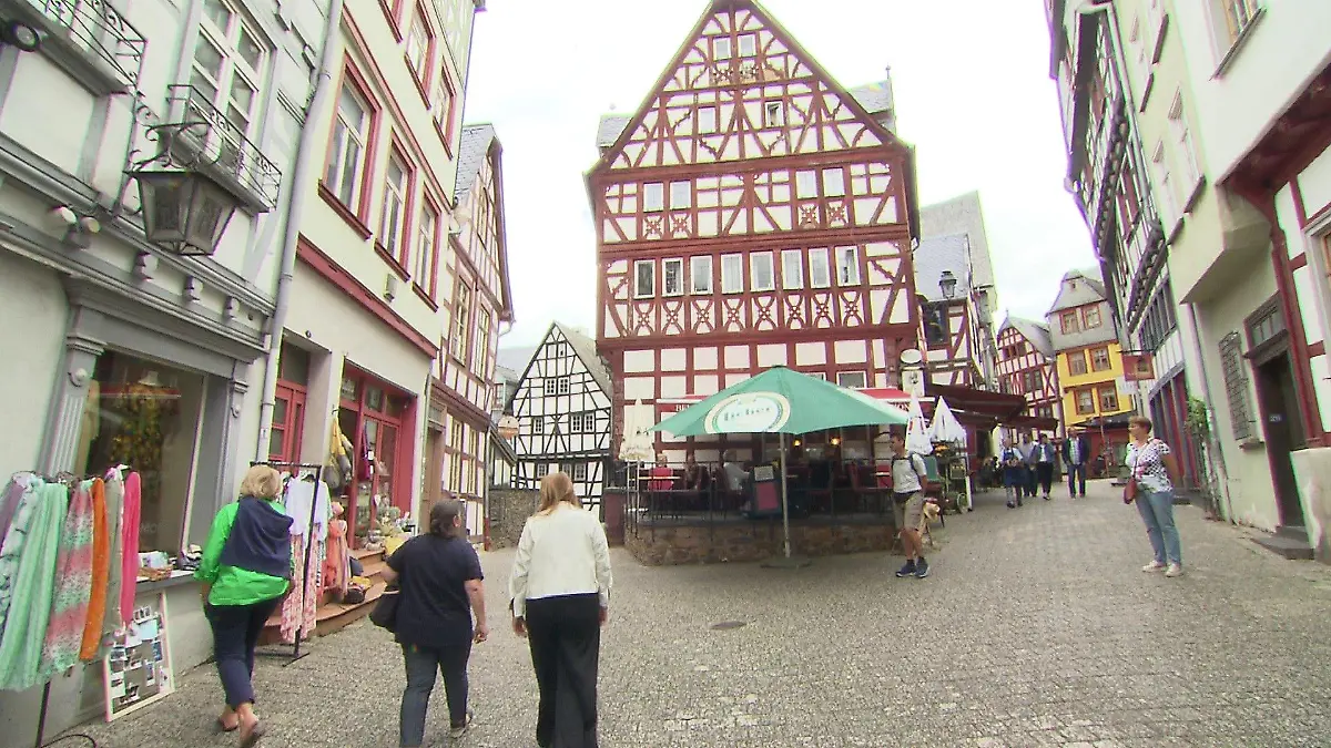 An dieser schmalen Stelle kamen die historischen "Säcker" in Limburg zum Einsatz - eine Berufsbezeichnung, die bei Einwohnern und Bäckern noch heute auf der Tagesordnung steht.